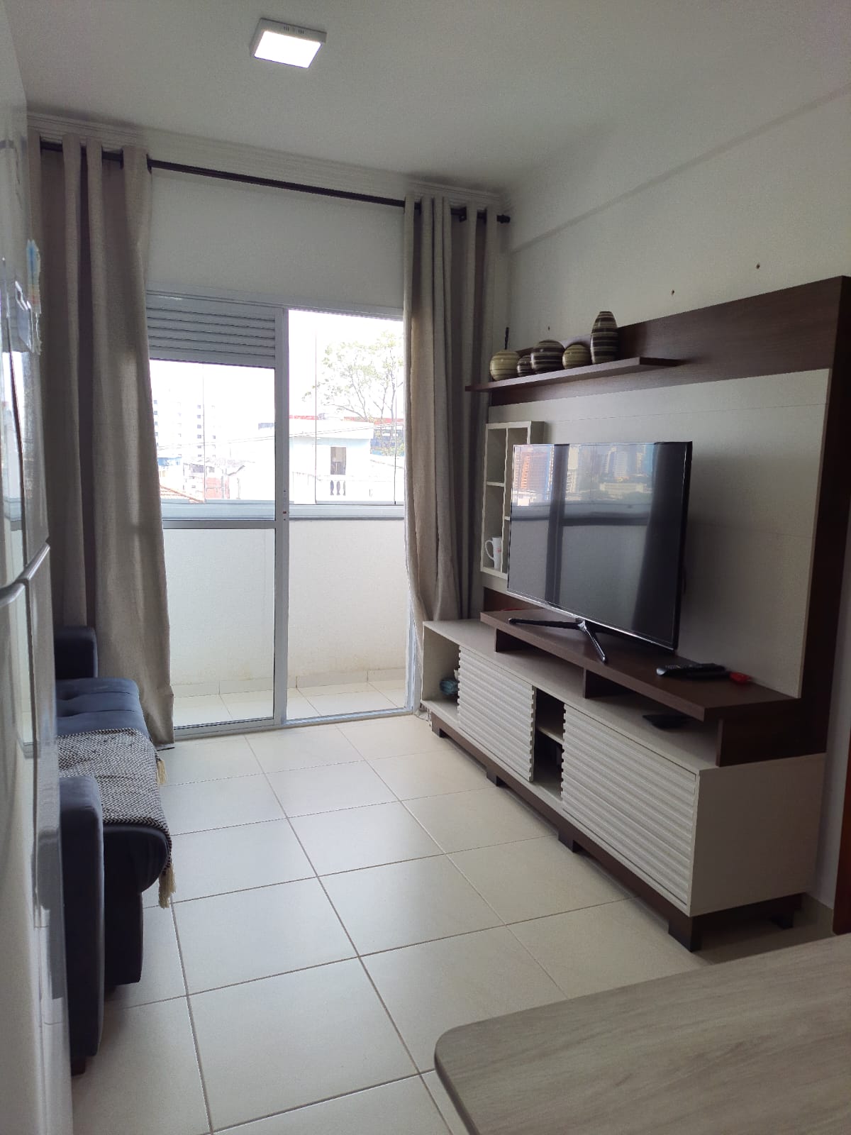 Apartamento a venda com 1 dormitório e 1 vaga de garagem na Vila Santa Clara.