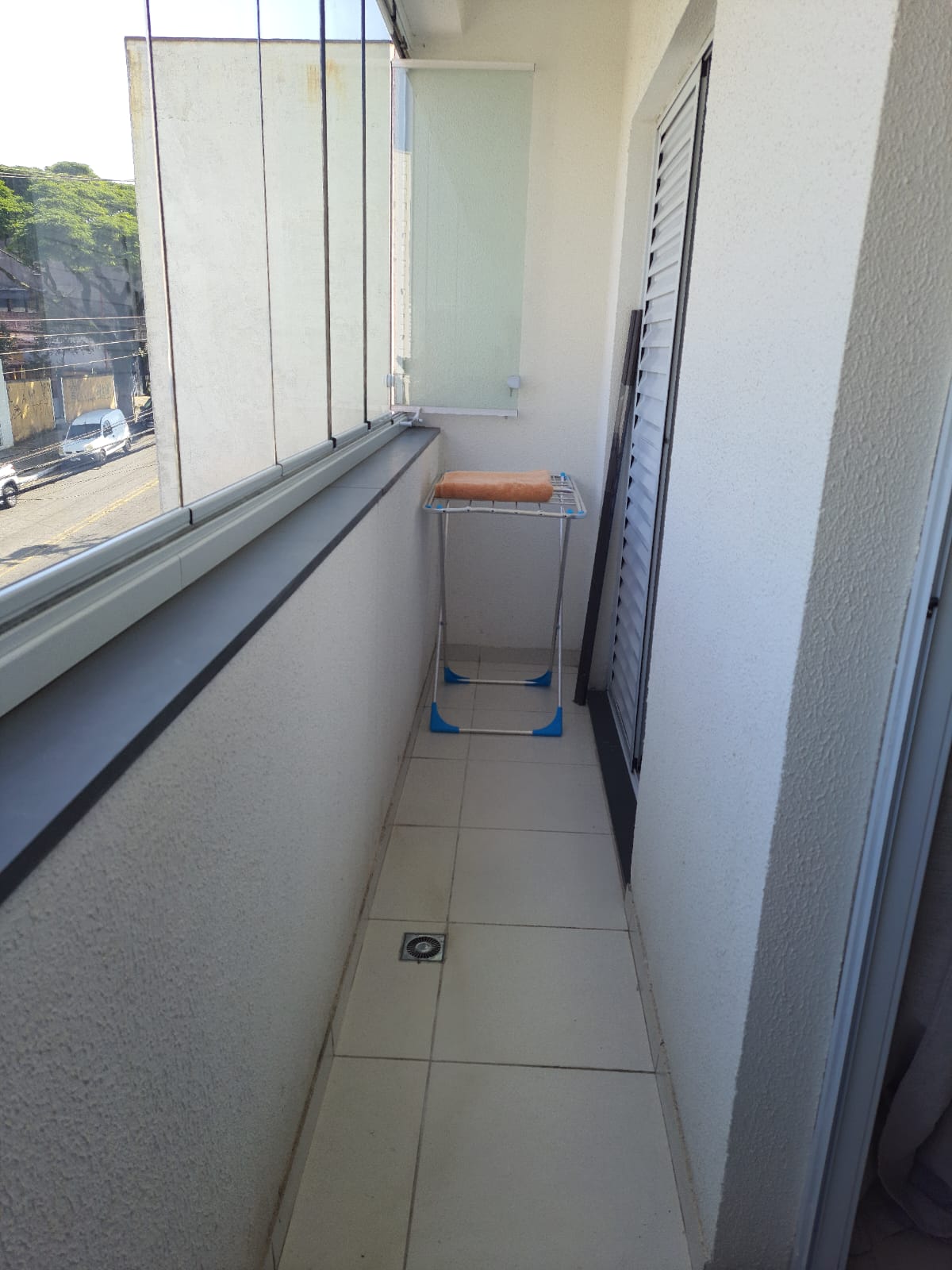 Apartamento a venda com 1 dormitório e 1 vaga de garagem na Vila Santa Clara.