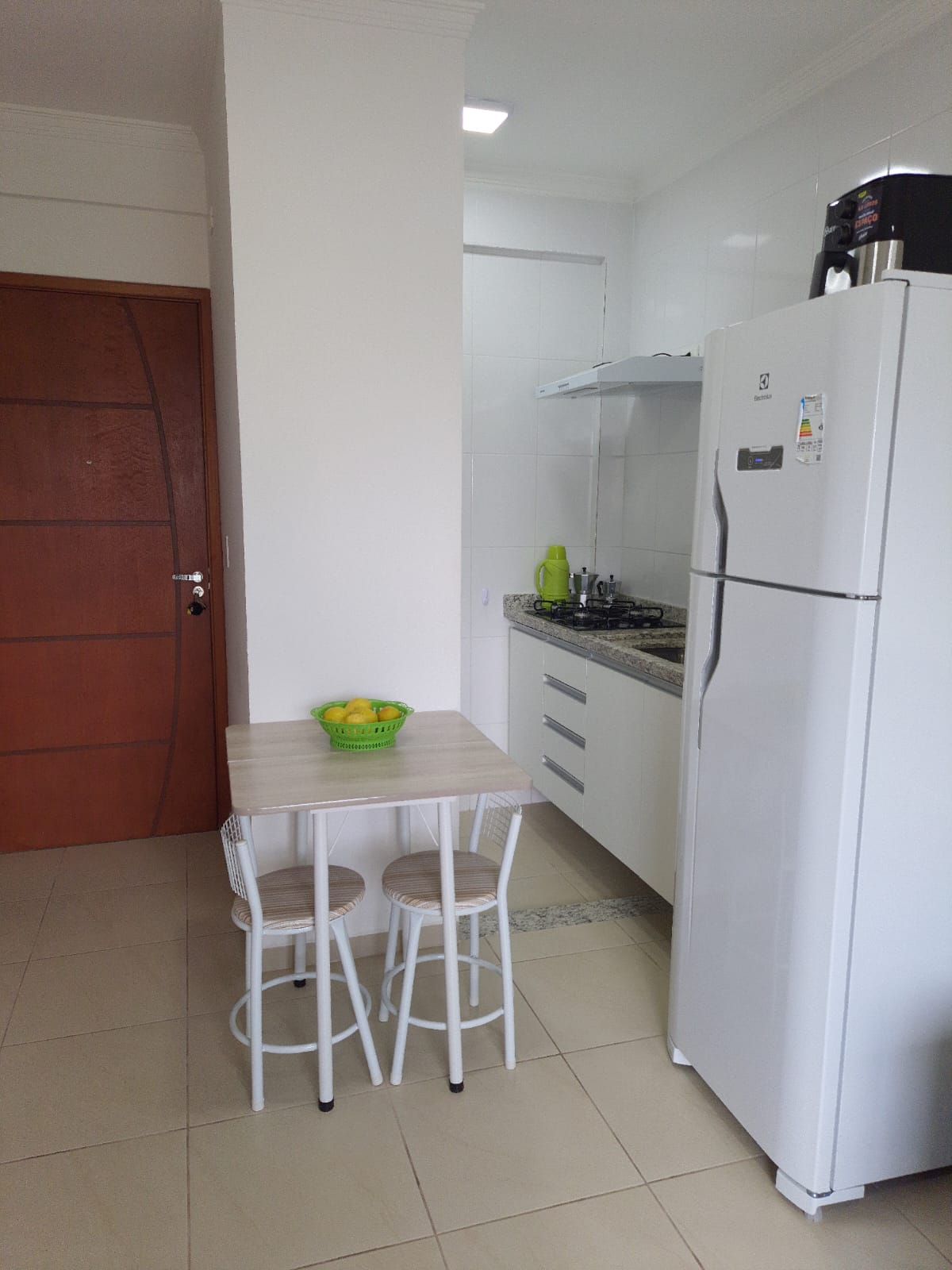 Apartamento a venda com 1 dormitório e 1 vaga de garagem na Vila Santa Clara.