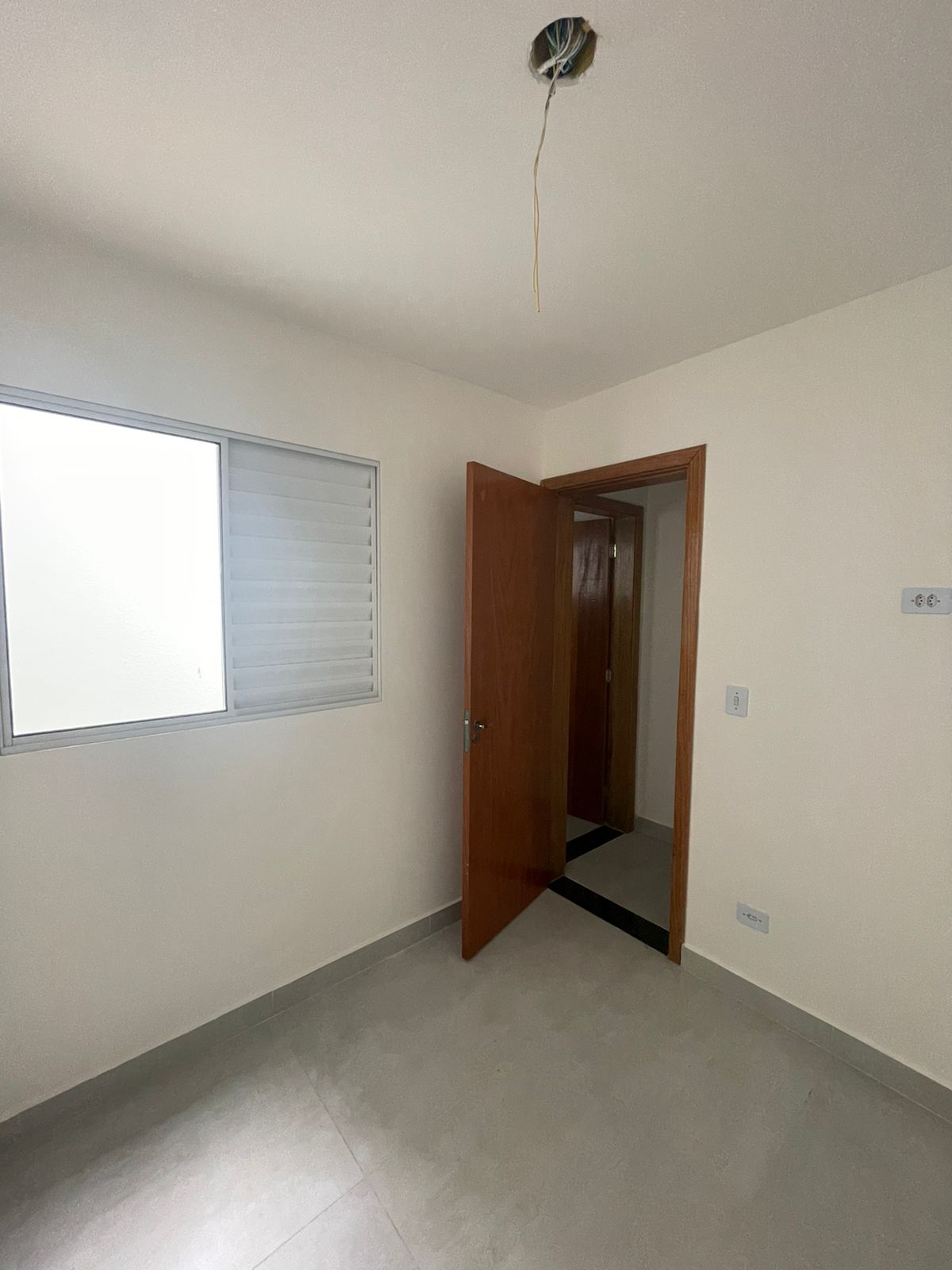 Apartamento 2 dormitórios na Guilhermina, 550 metros do metrô