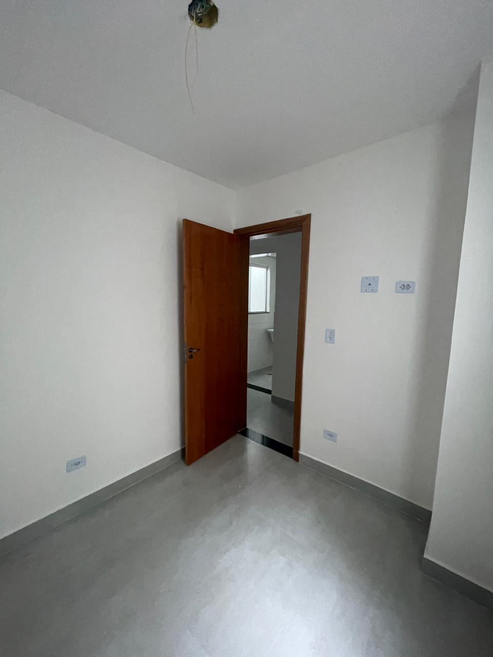Apartamento 2 dormitórios na Guilhermina, 500 metros do metrô