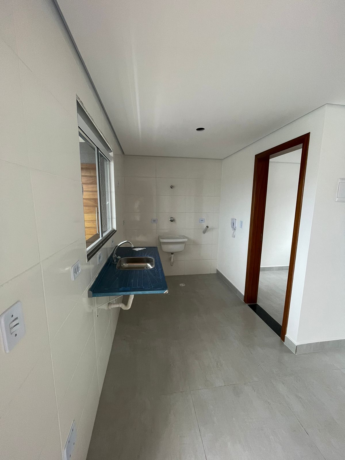 Apartamento 2 dormitórios na Guilhermina, 500 metros do metrô