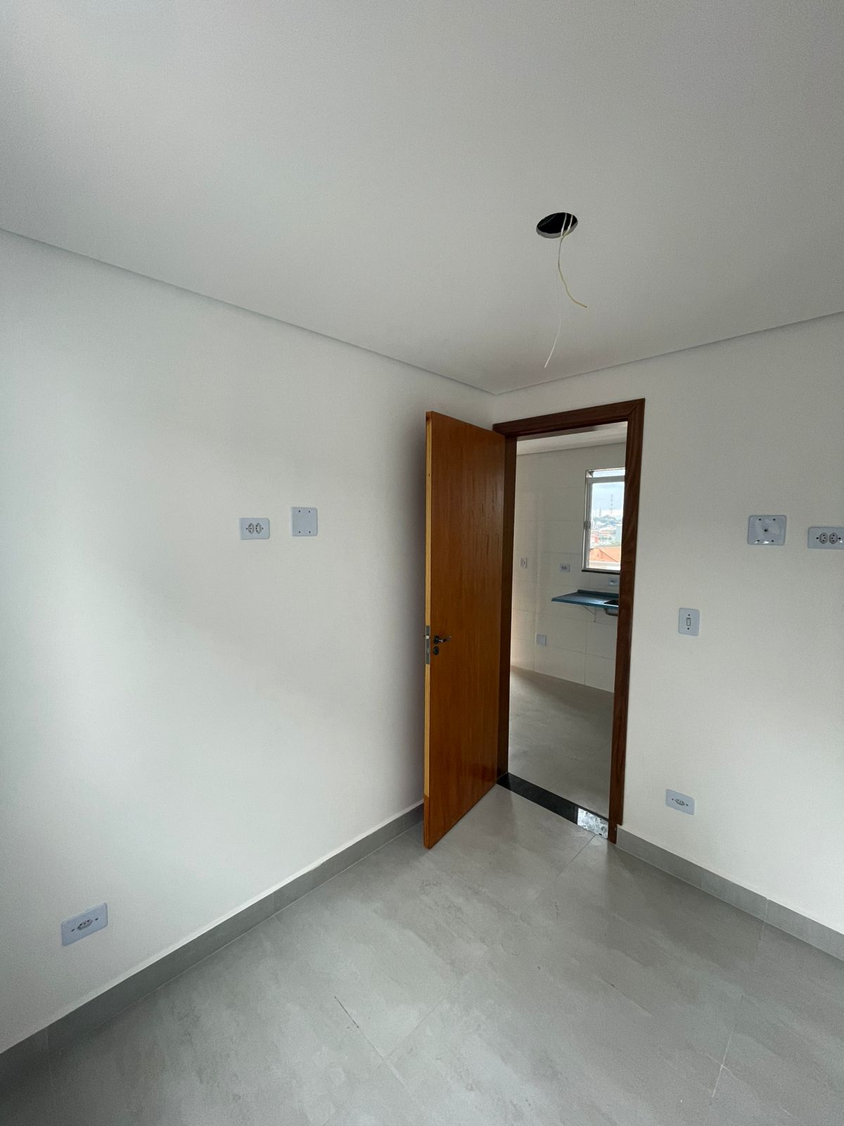 Apartamento 2 dormitórios na Guilhermina, 500 metros do metrô