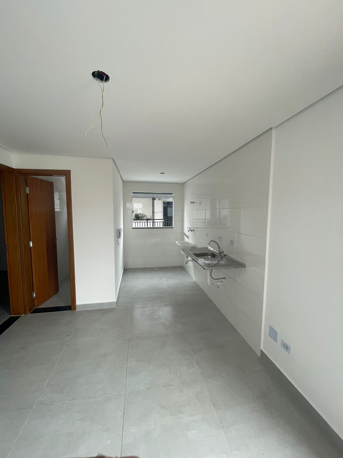 Apartamento 2 dormitórios na Guilhermina, 500 metros do metrô