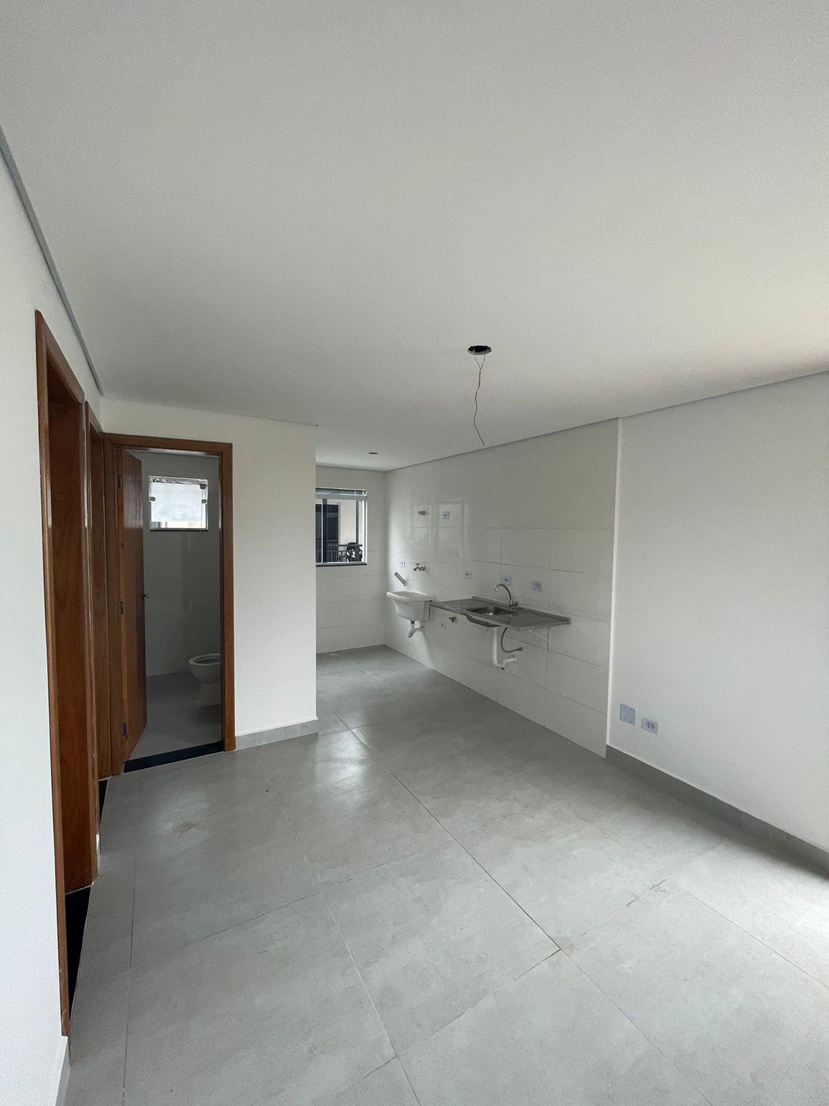 Apartamento 2 dormitórios na Guilhermina, 500 metros do metrô