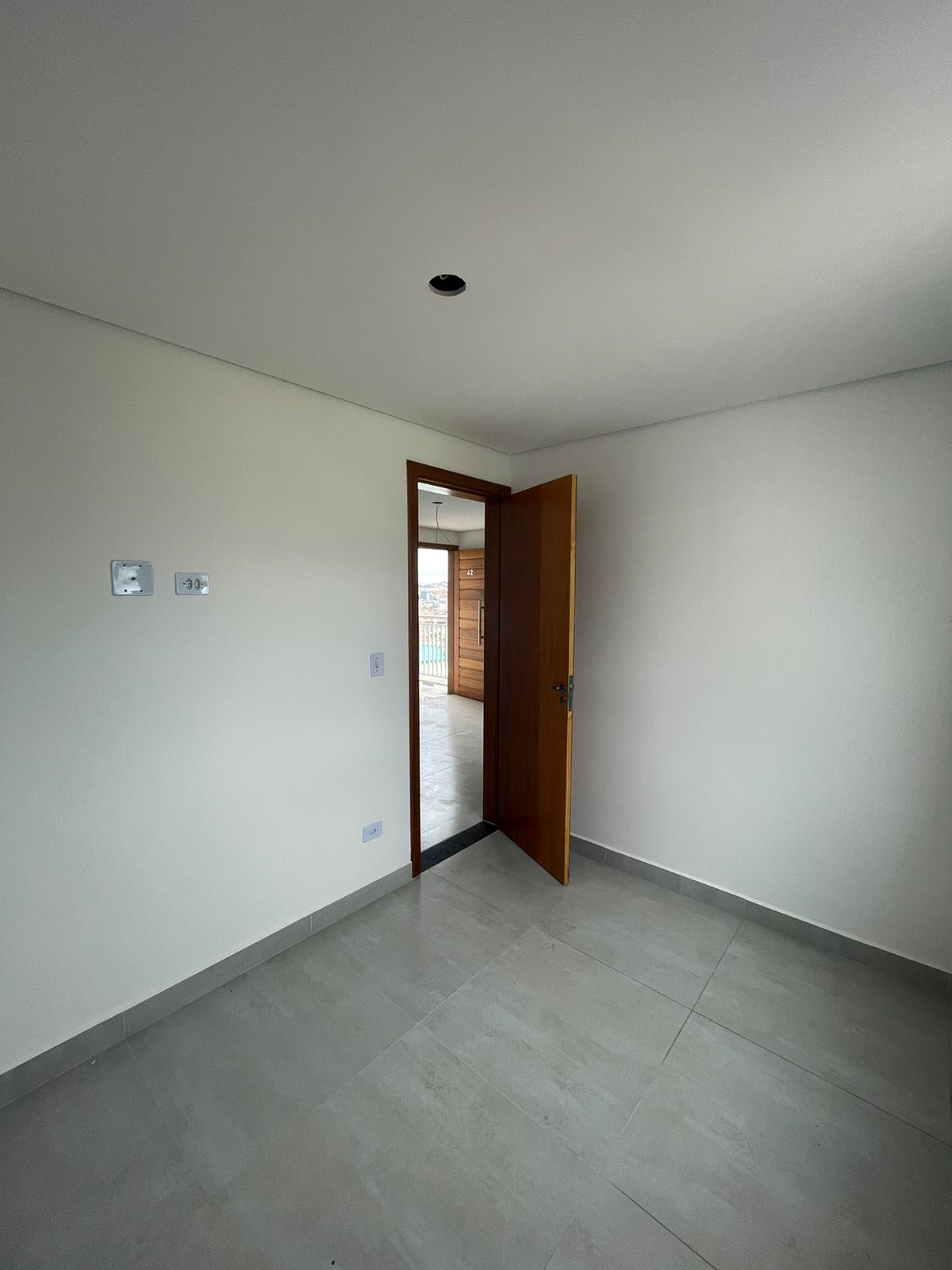 Apartamento 2 dormitórios na Guilhermina, 500 metros do metrô