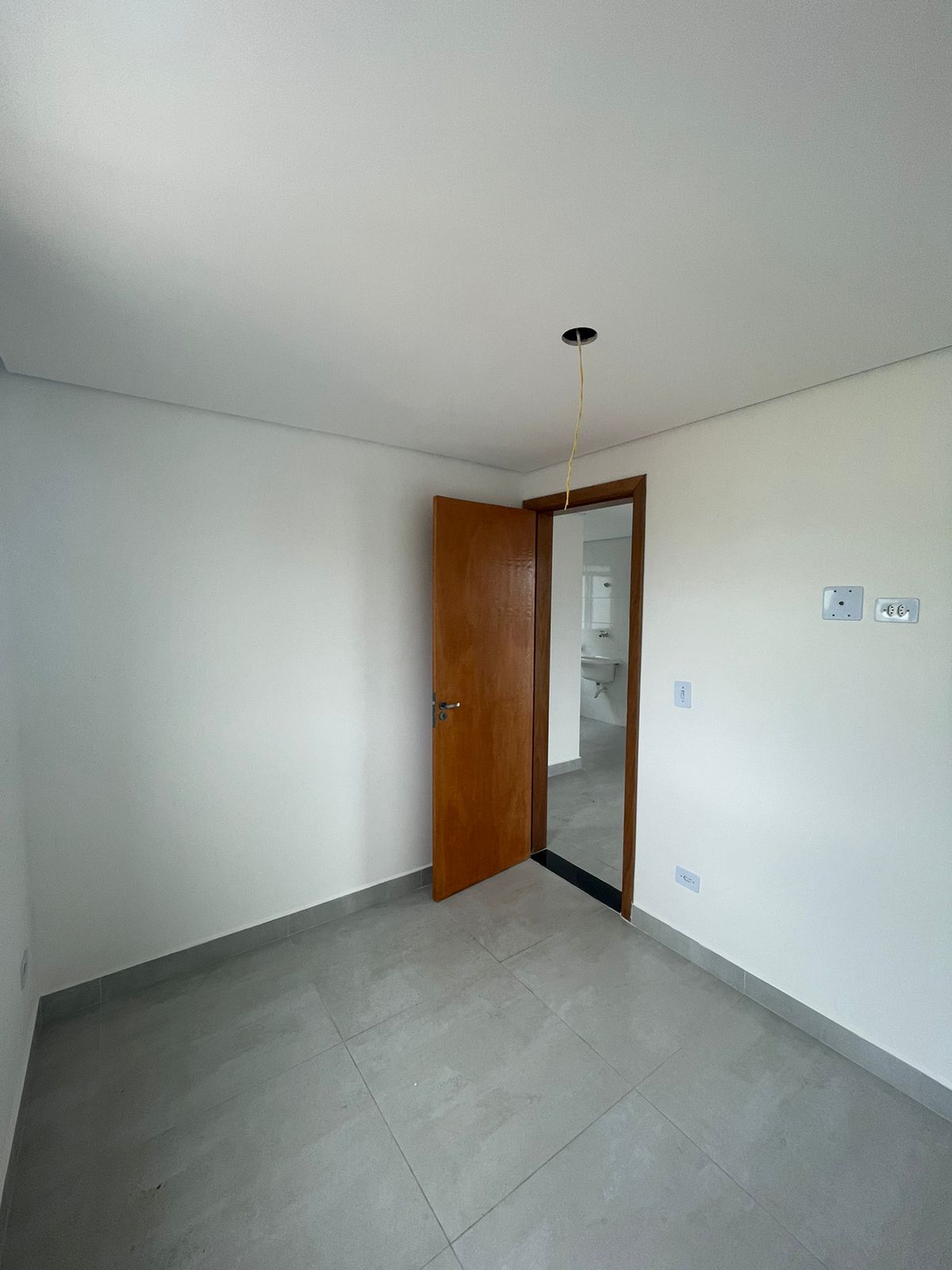 Apartamento 2 dormitórios na Guilhermina, 500 metros do metrô