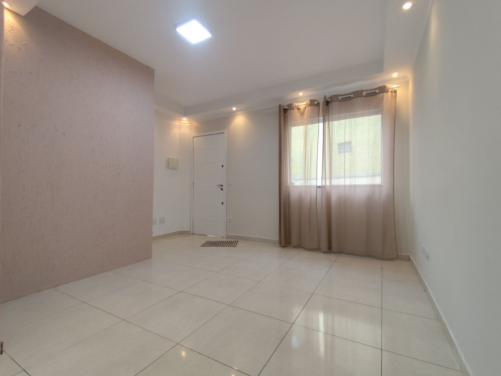 Casa com 2 suítes em condomínio fechado na Vila Libanesa, São Miguel.