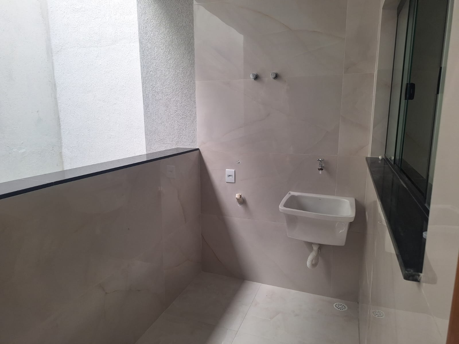 Sobrado com 3 dormitórios, suíte e área gourmet na Penha.