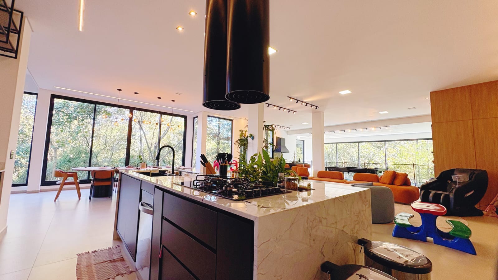 Casa de Alto Padrão em Mogi: Luxo, Automação e Lazer Completo