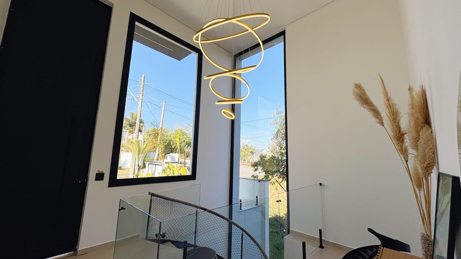 Casa de Alto Padrão em Mogi: Luxo, Automação e Lazer Completo