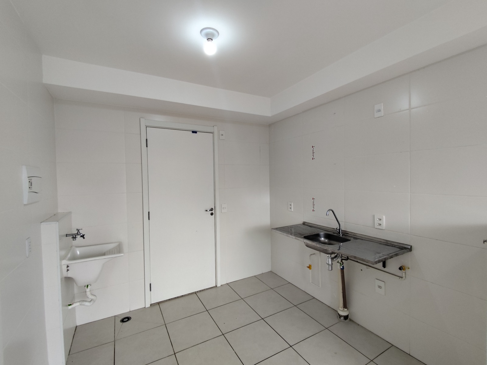Apartamento à venda na Vila Ré com 1 Dormitório com Suíte e Sacada.