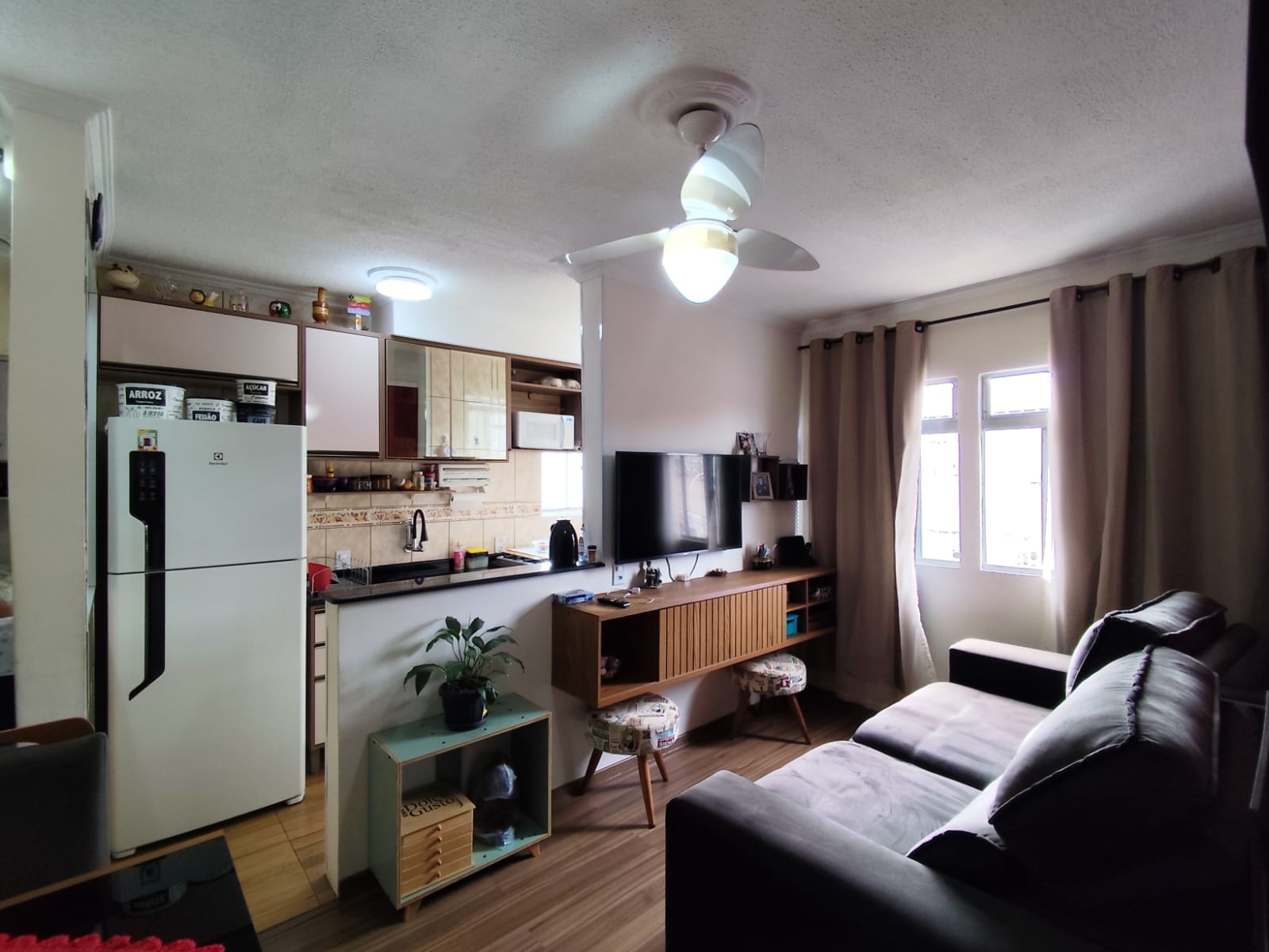 Apartamento 2 Dormitórios com Cozinha Planejada e Vaga Fixa - São Miguel