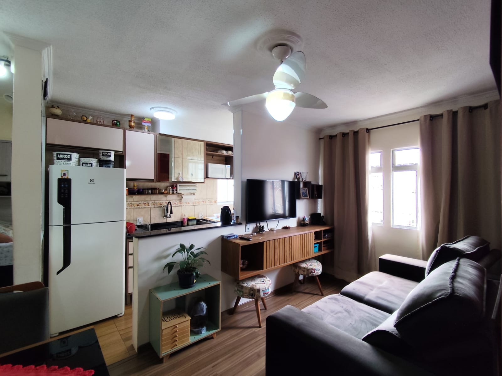 Apartamento 2 Dormitórios com Cozinha Planejada e Vaga Fixa - São Miguel