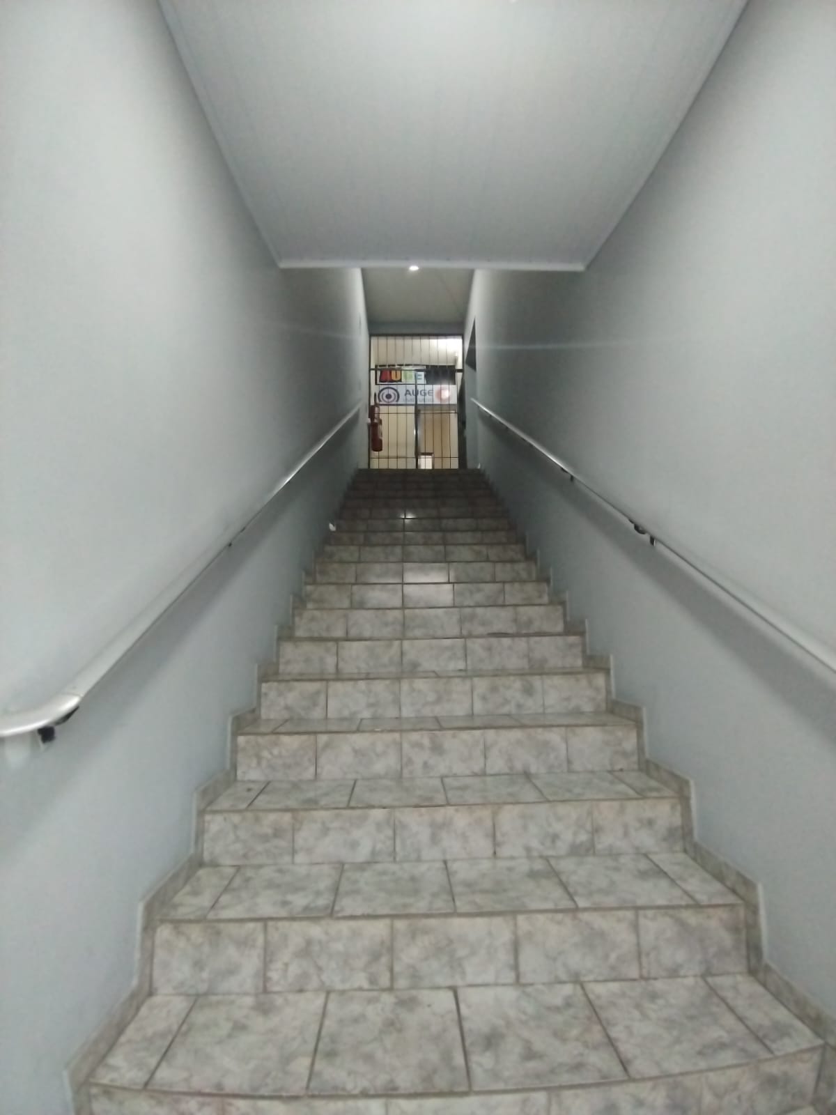 SALA COMERCIAL COM EXCELENTE LOCALIZAÇÃO