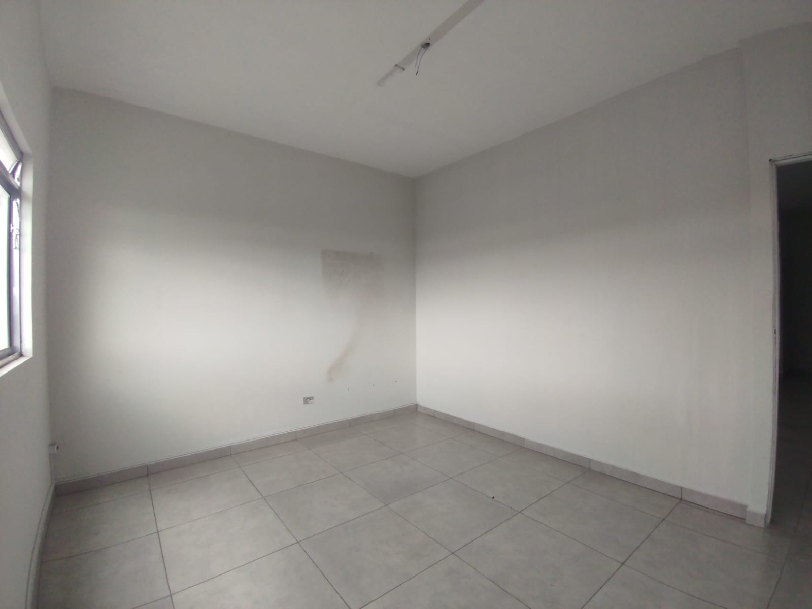 SALA COMERCIAL COM EXCELENTE LOCALIZAÇÃO