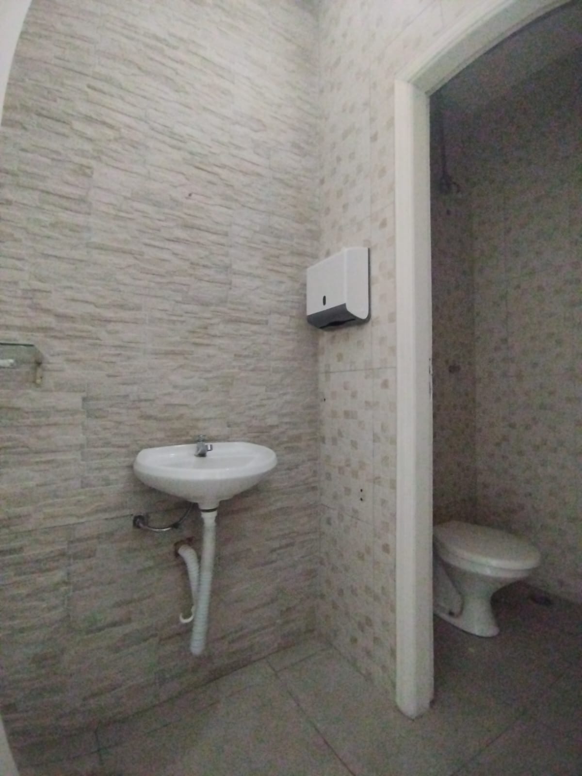 SALA COMERCIAL COM EXCELENTE LOCALIZAÇÃO