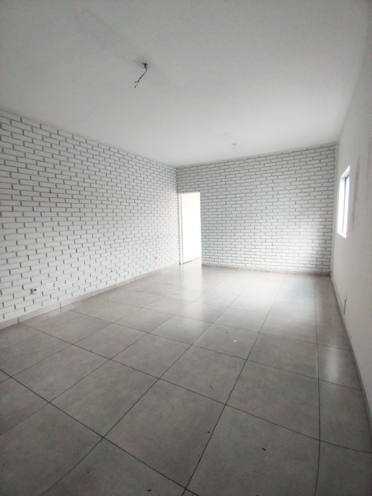 SALA COMERCIAL COM EXCELENTE LOCALIZAÇÃO