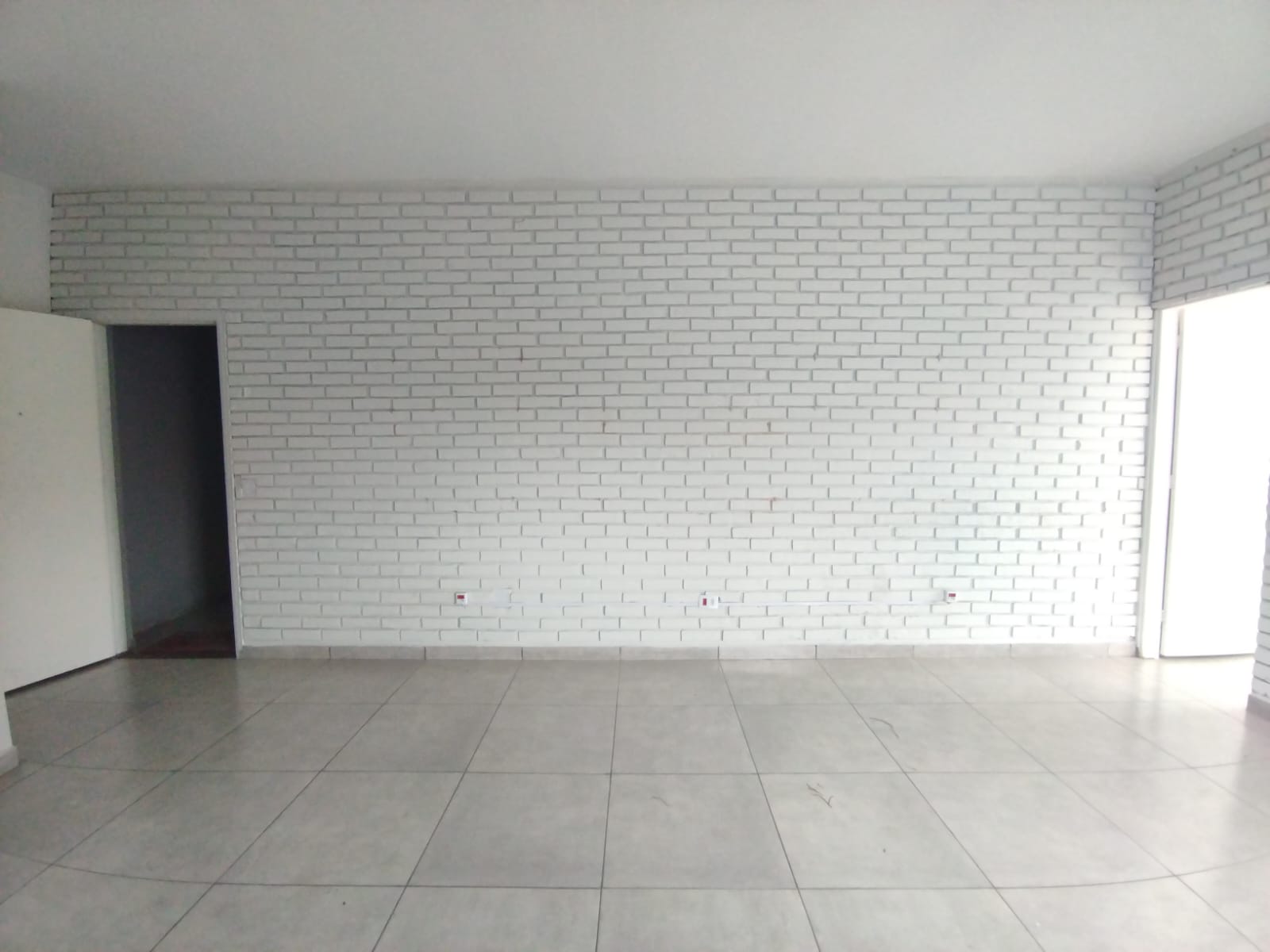 SALA COMERCIAL COM EXCELENTE LOCALIZAÇÃO