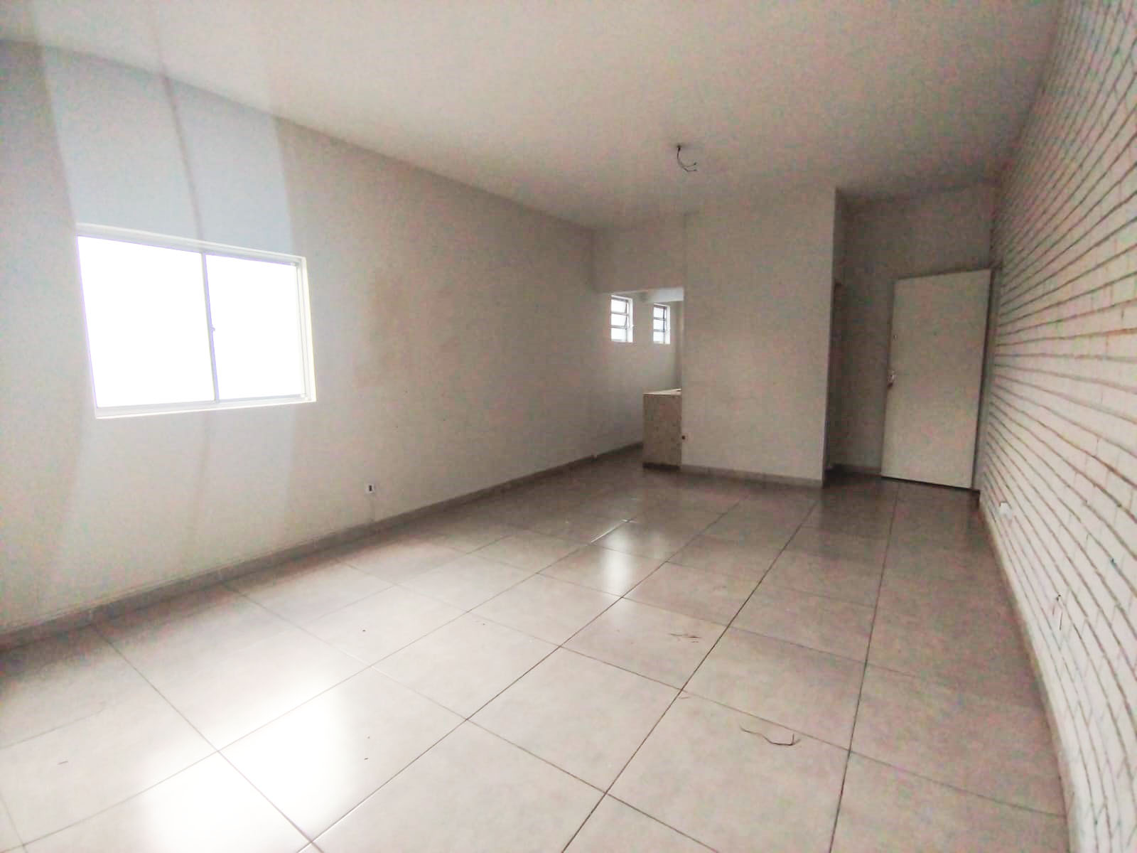 SALA COMERCIAL COM EXCELENTE LOCALIZAÇÃO