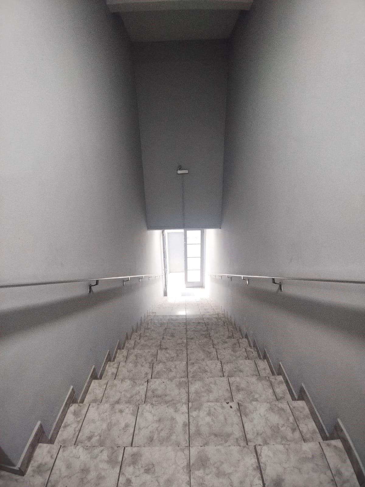 Sala para locação R$ 1.500,00 + IPTU