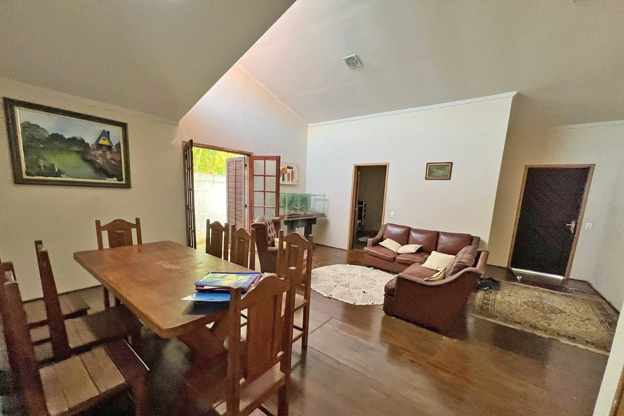 Casa a venda em Condomínio