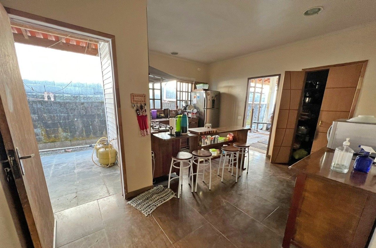 Casa a venda em Condomínio