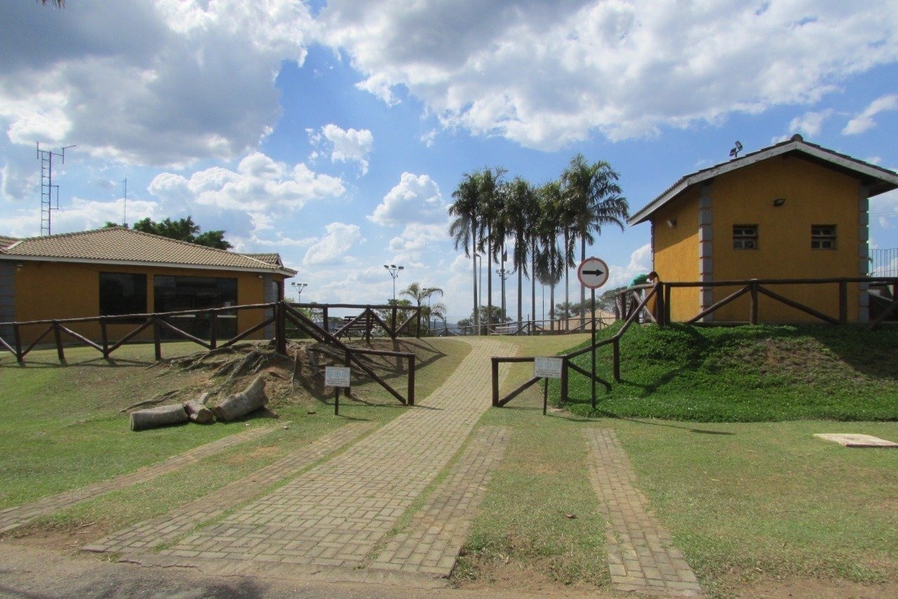 Casa a venda em Condomínio