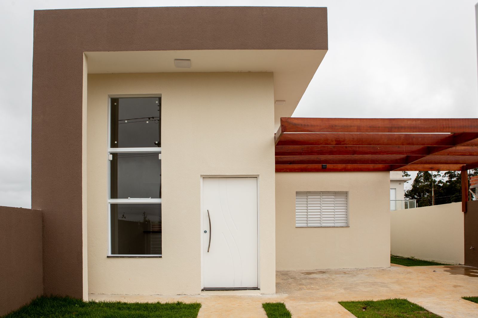 *CASA Á VENDA EM AGUASSAÍ*