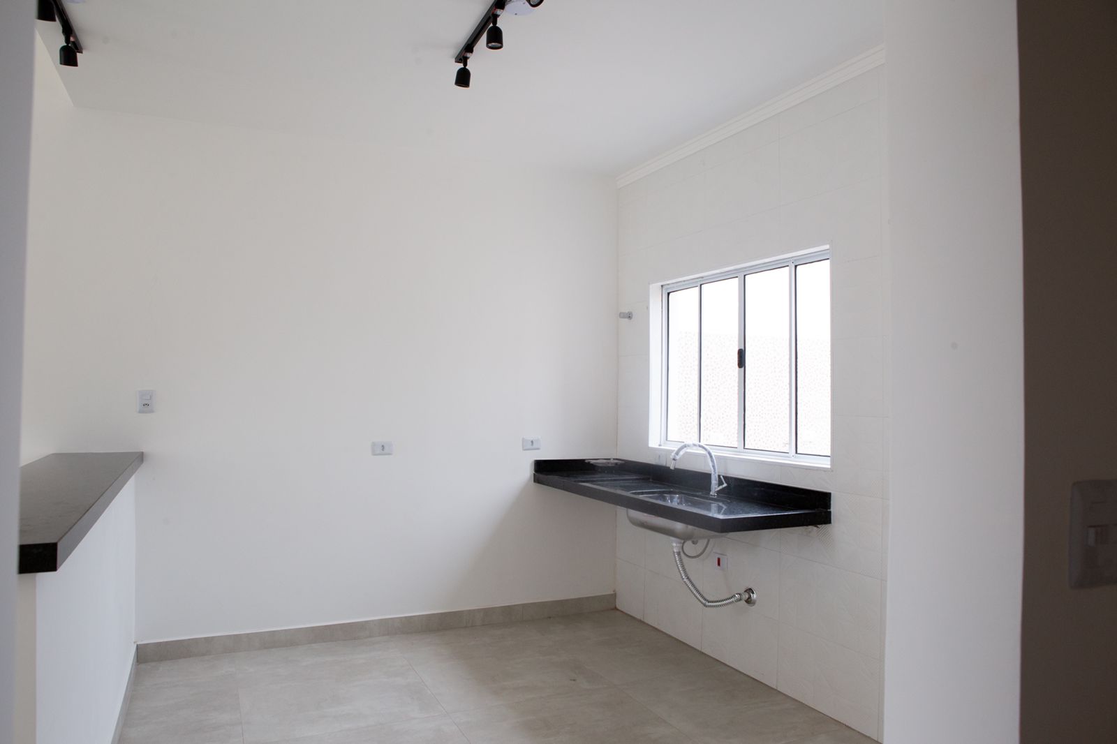 *CASA Á VENDA EM AGUASSAÍ*