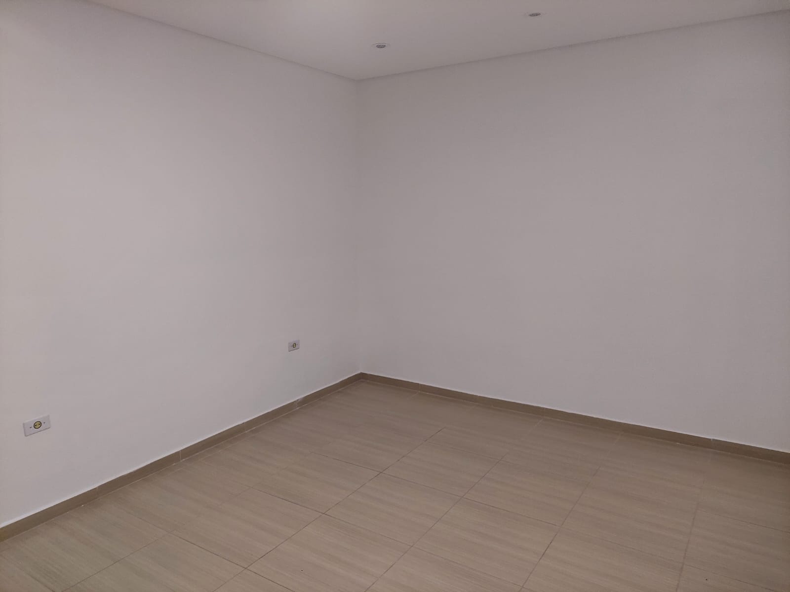 *SOBRADO Á VENDA EM VARGEM GRANDE PAULISTA*