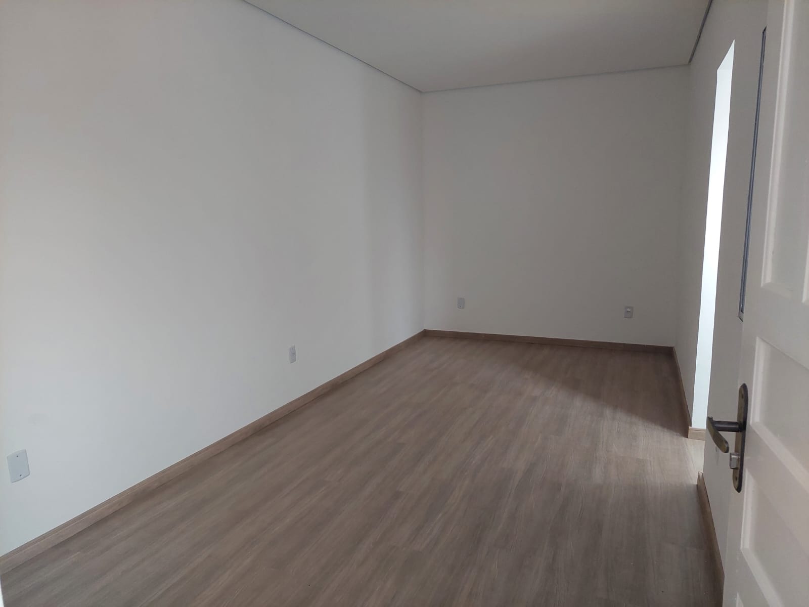 *SOBRADO Á VENDA EM VARGEM GRANDE PAULISTA*