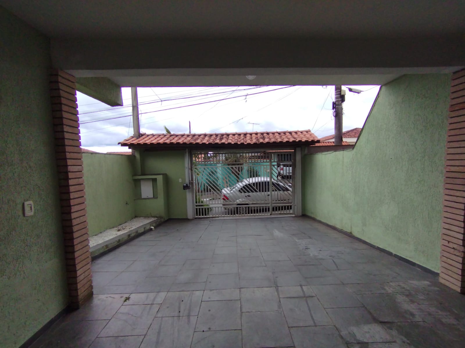 EXCELENTE IMÓVEL COM ÓTIMA LOCALIZAÇÃO !
