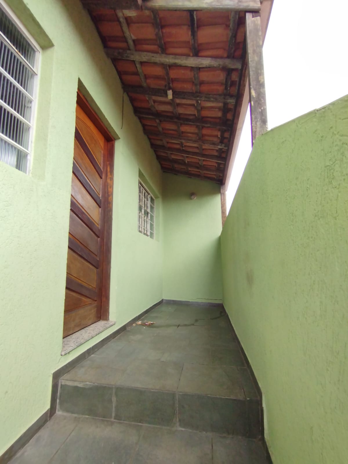 EXCELENTE IMÓVEL COM ÓTIMA LOCALIZAÇÃO !