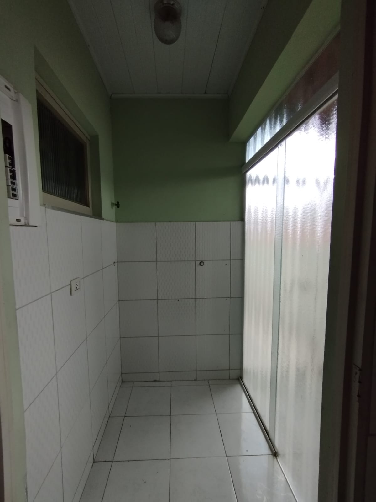 EXCELENTE IMÓVEL COM ÓTIMA LOCALIZAÇÃO !