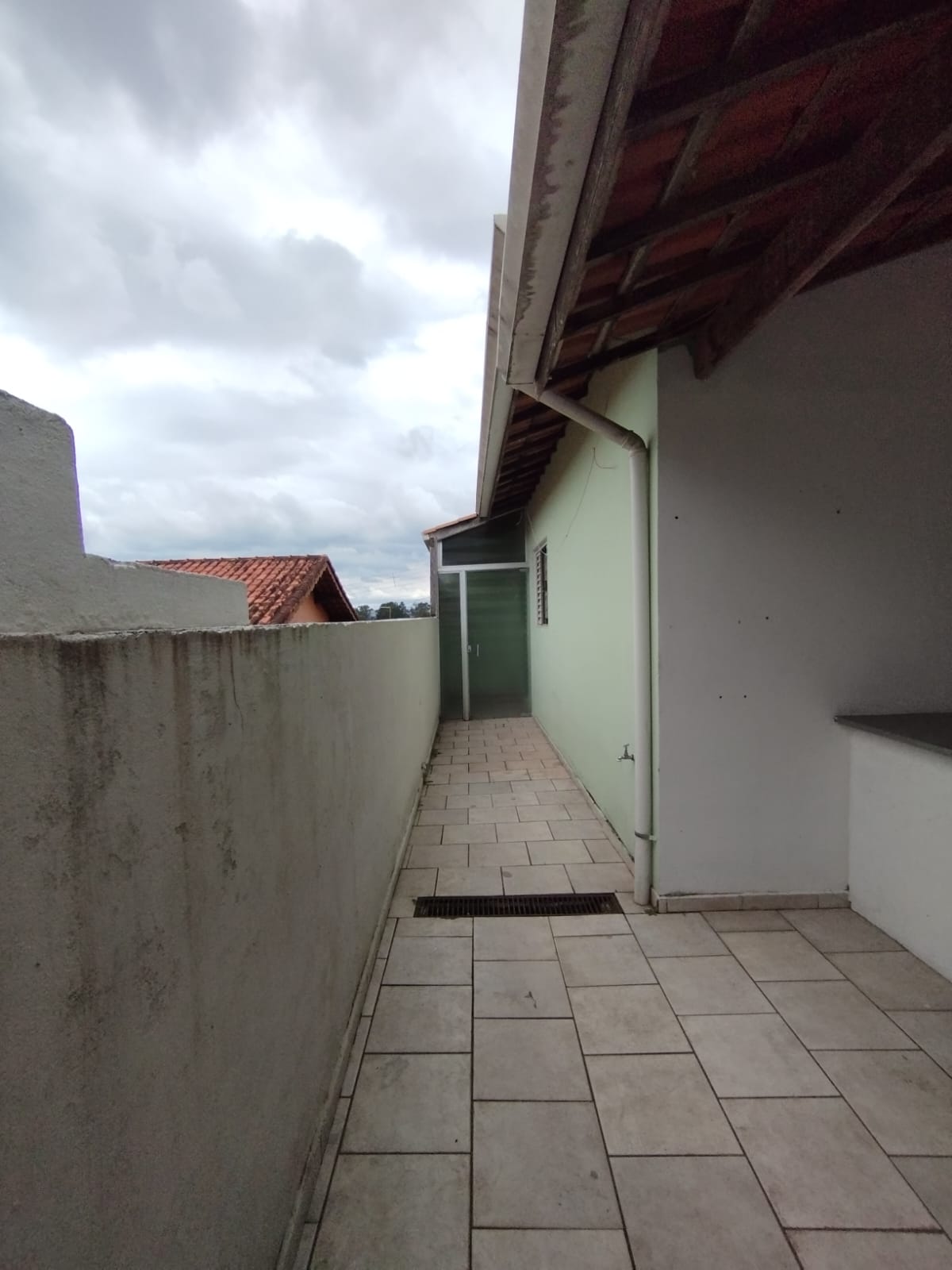 EXCELENTE IMÓVEL COM ÓTIMA LOCALIZAÇÃO !