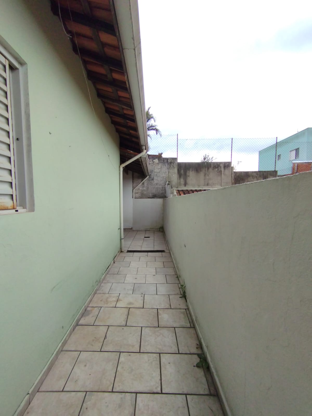 EXCELENTE IMÓVEL COM ÓTIMA LOCALIZAÇÃO !