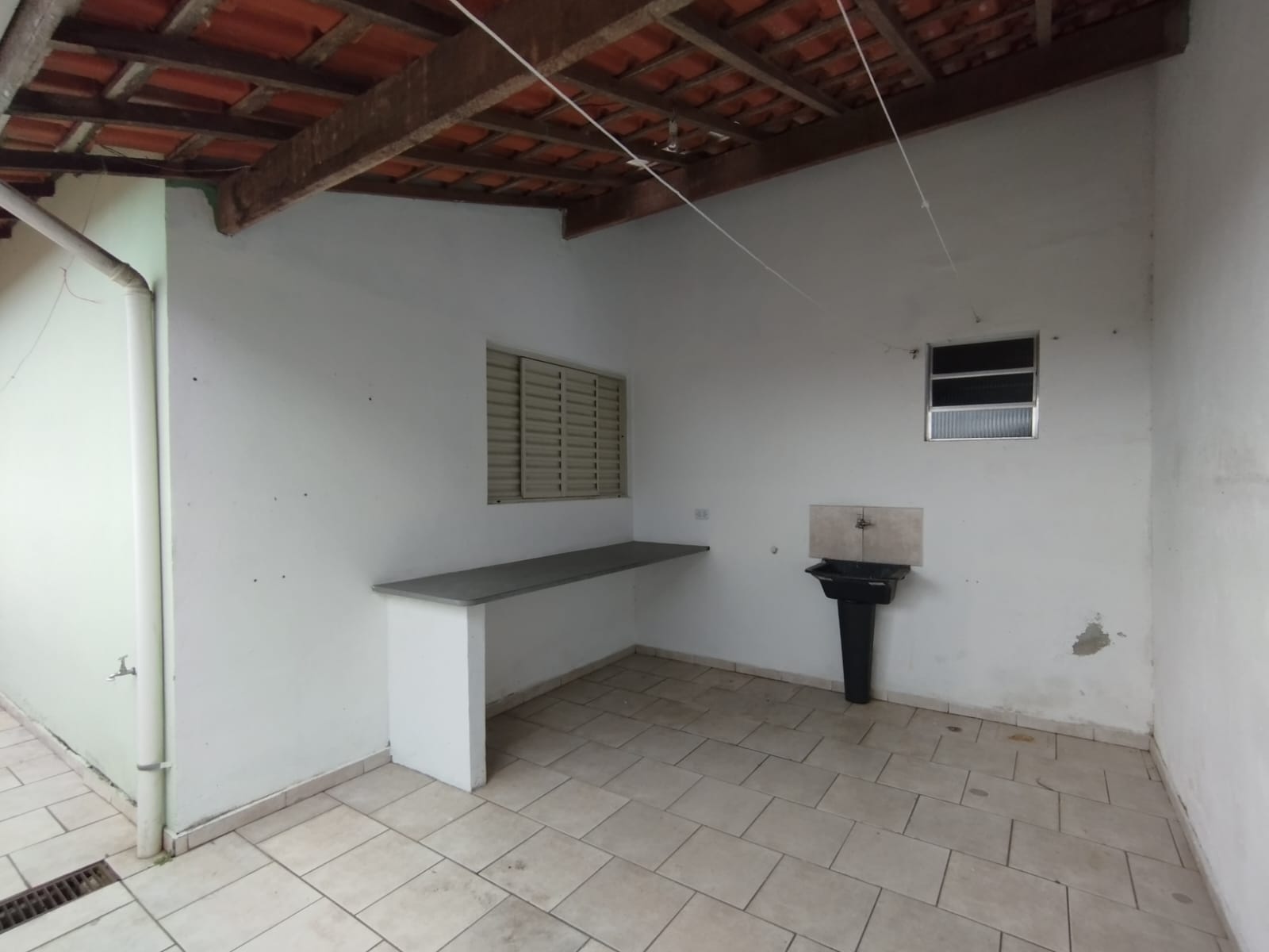 EXCELENTE IMÓVEL COM ÓTIMA LOCALIZAÇÃO !