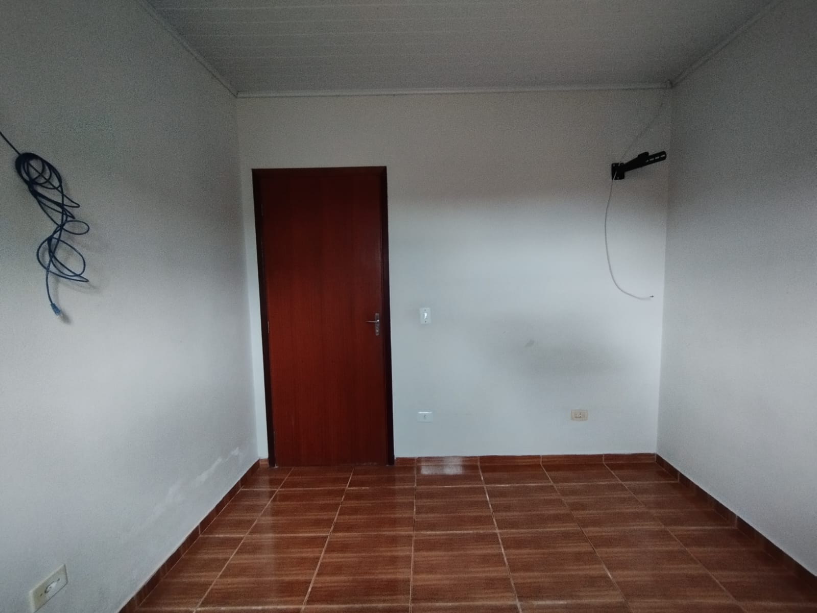 EXCELENTE IMÓVEL COM ÓTIMA LOCALIZAÇÃO !