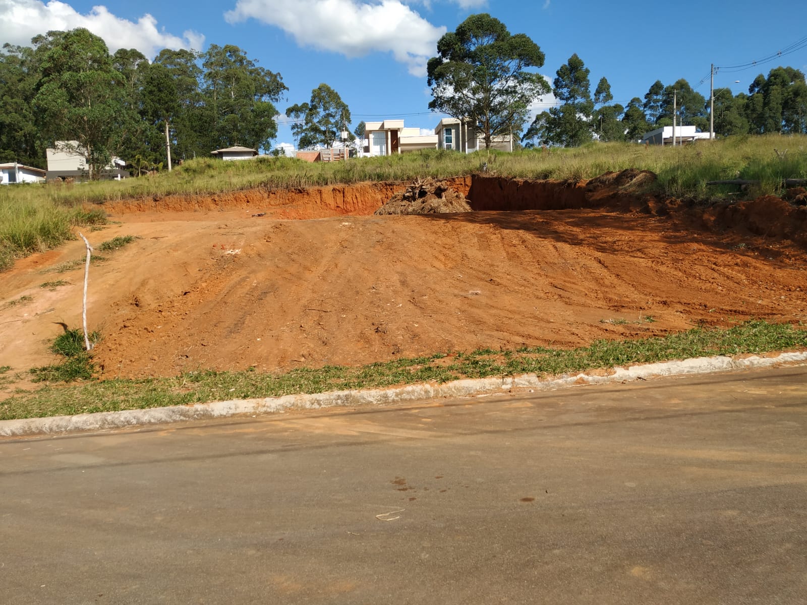 Terreno á venda em Condomínio