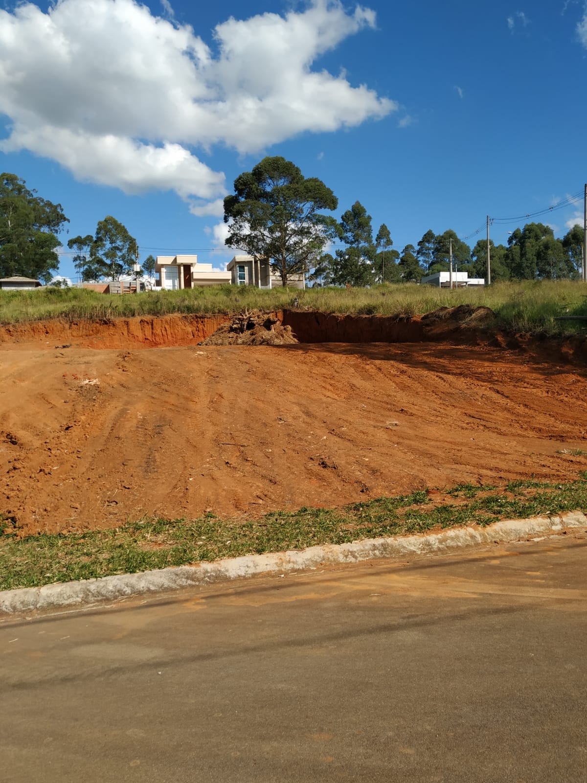 Terreno á venda em Condomínio
