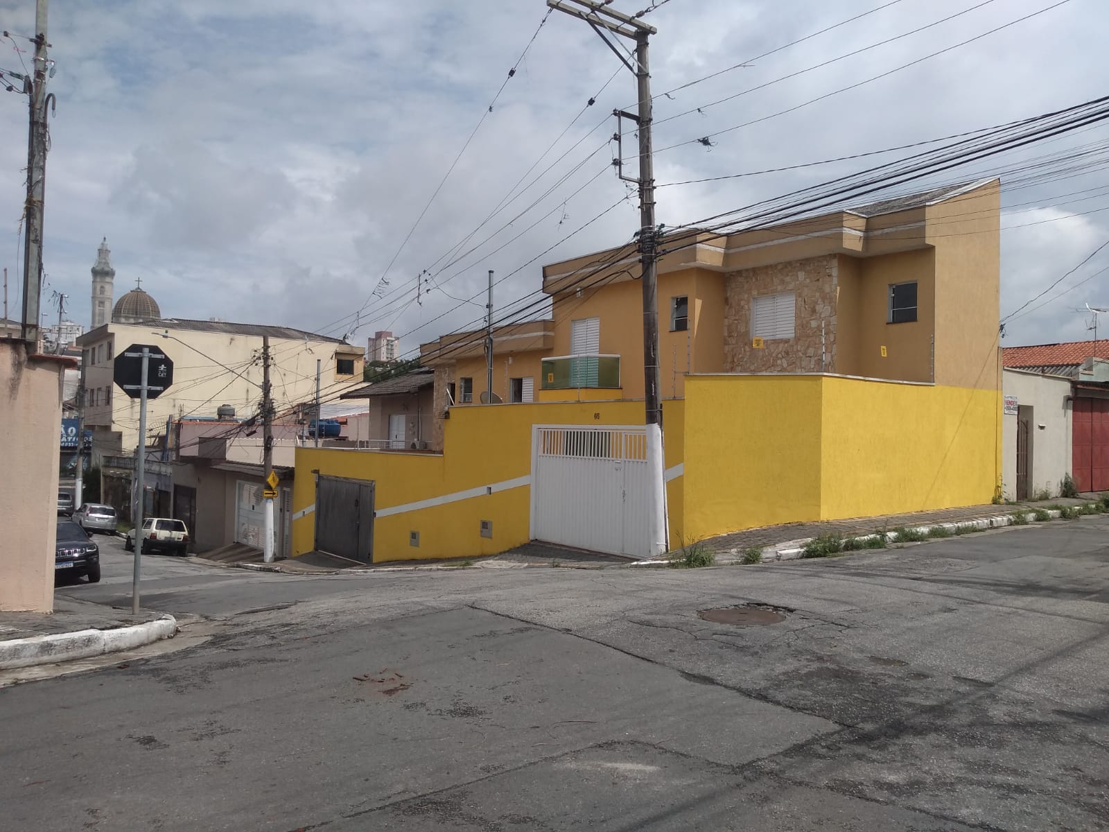 Sobrado Frontal de Esquina na Vila Carrão Semi Mobiliado - 85m² de Área Construída
