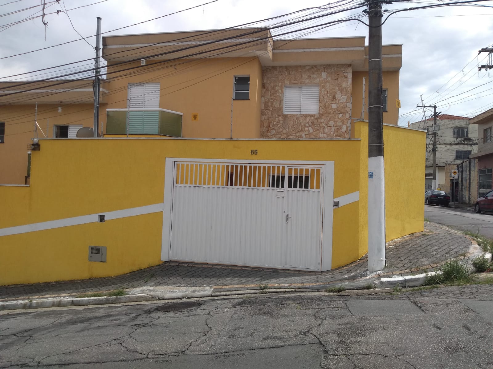 Sobrado Frontal de Esquina na Vila Carrão Semi Mobiliado - 85m² de Área Construída