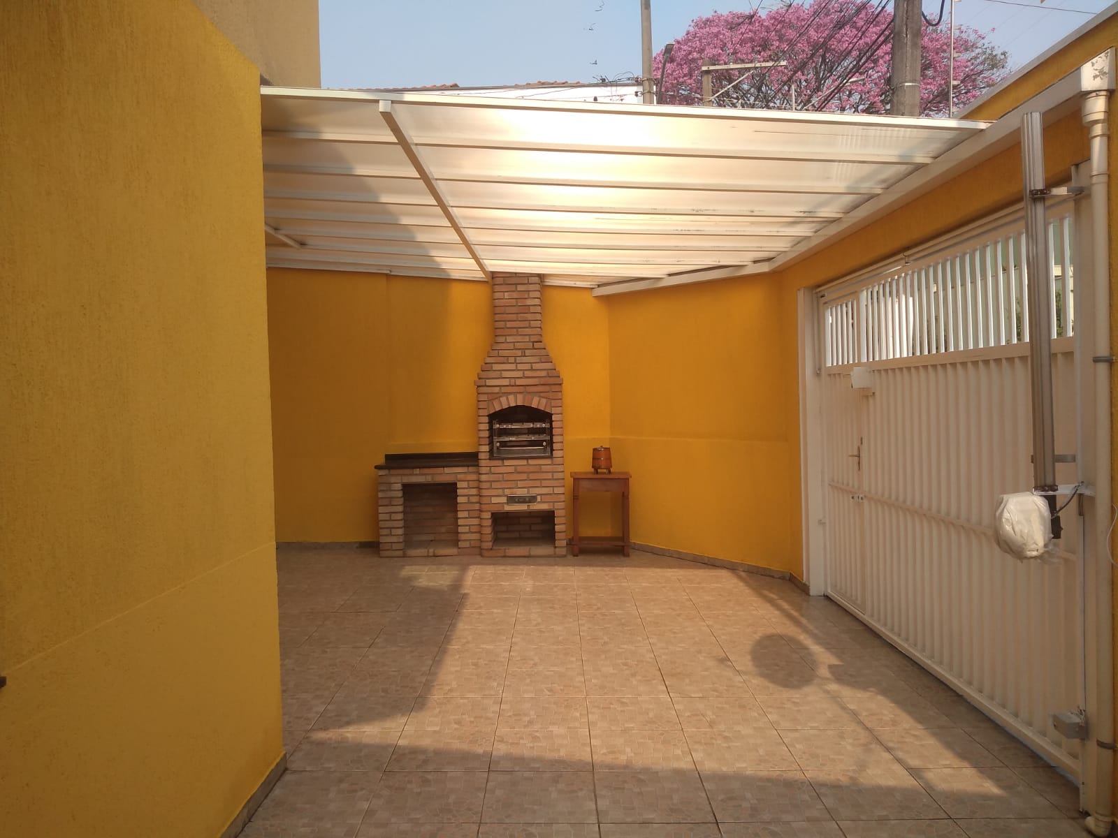 Sobrado Frontal de Esquina na Vila Carrão Semi Mobiliado - 85m² de Área Construída