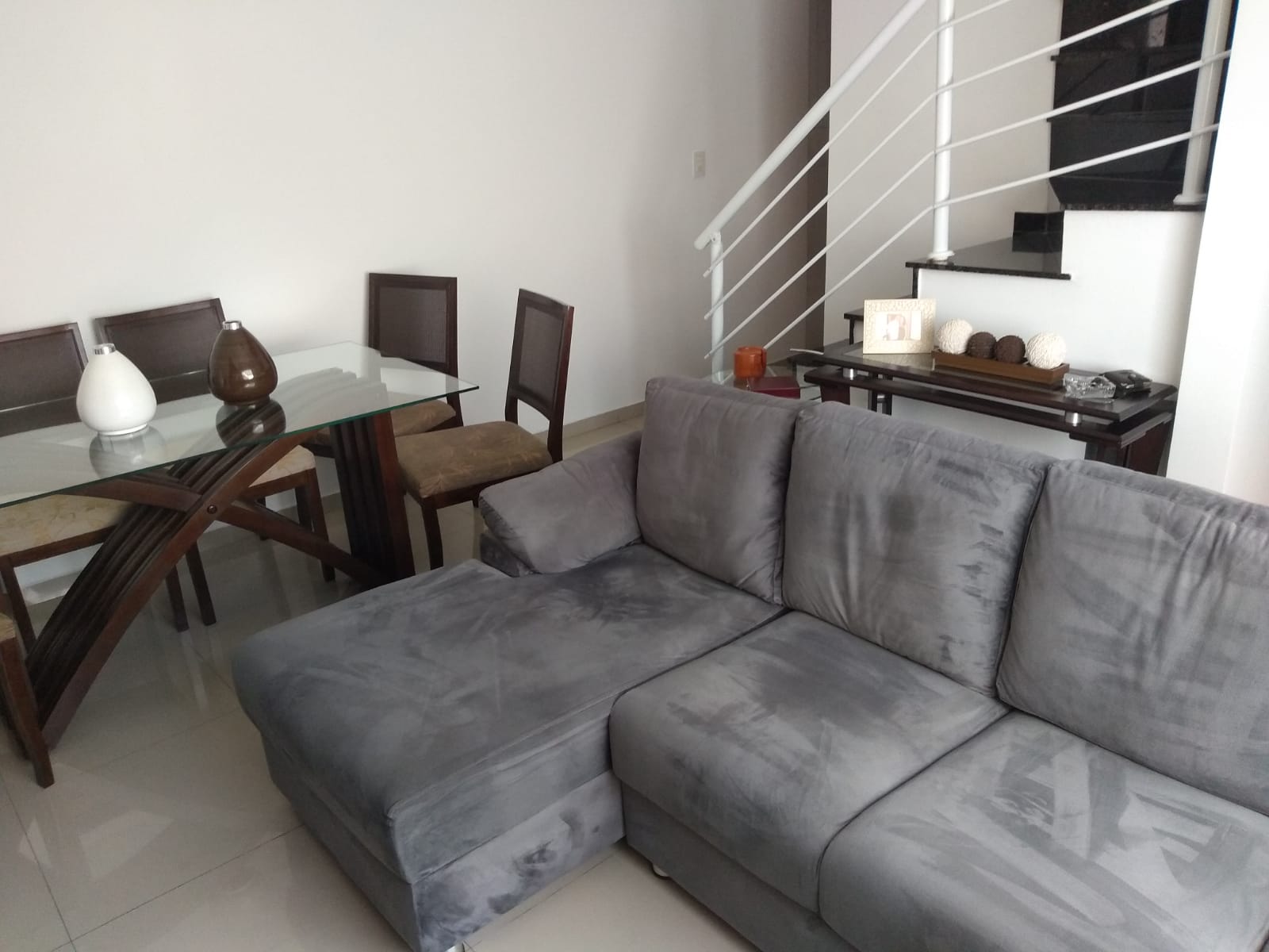 Sobrado Frontal de Esquina na Vila Carrão Semi Mobiliado - 85m² de Área Construída