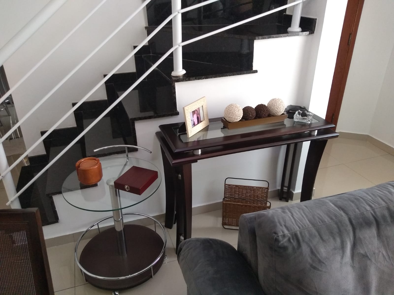 Sobrado Frontal de Esquina na Vila Carrão Semi Mobiliado - 85m² de Área Construída