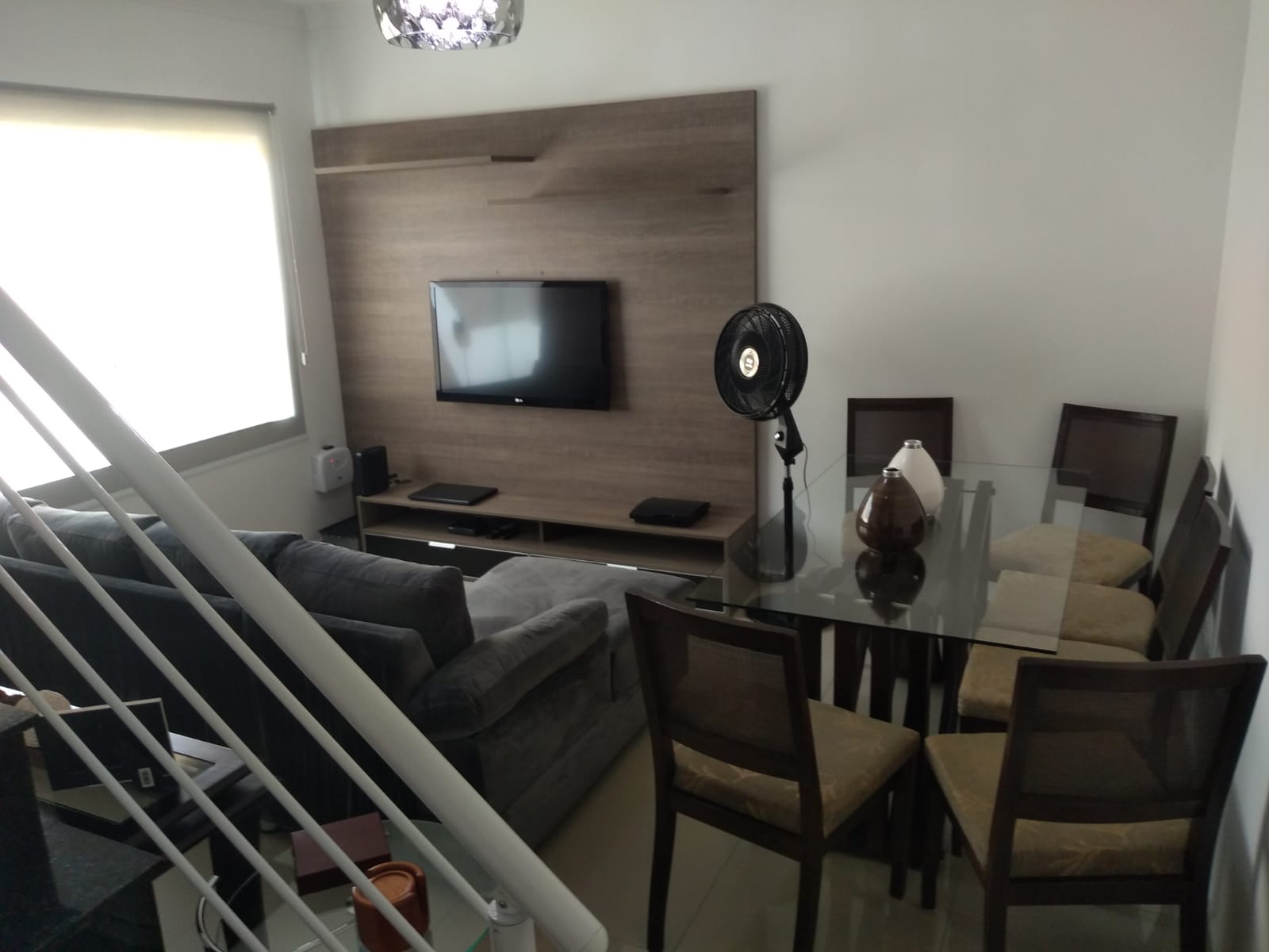 Sobrado Frontal de Esquina na Vila Carrão Semi Mobiliado - 85m² de Área Construída