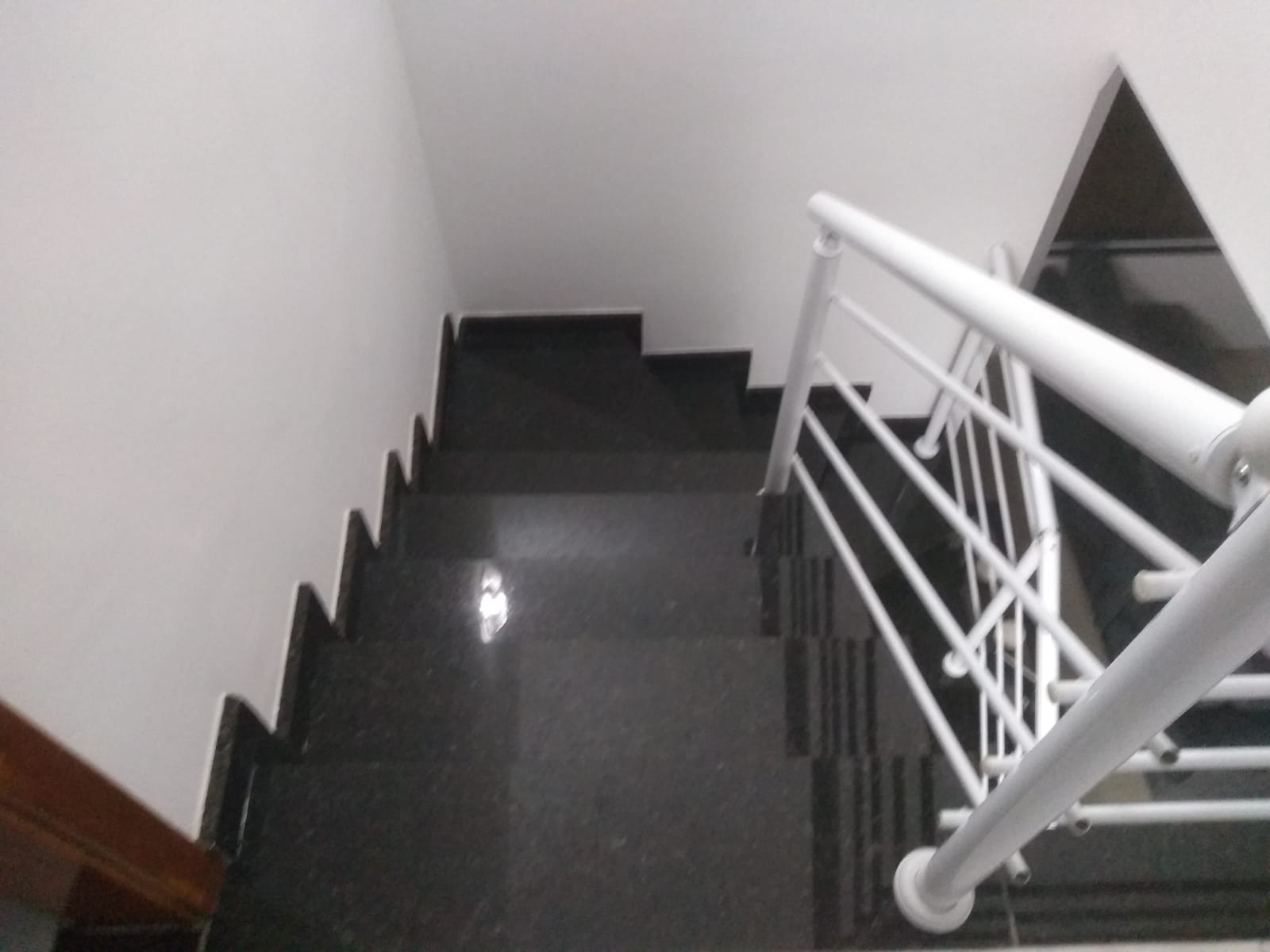 Sobrado Frontal de Esquina na Vila Carrão Semi Mobiliado - 85m² de Área Construída