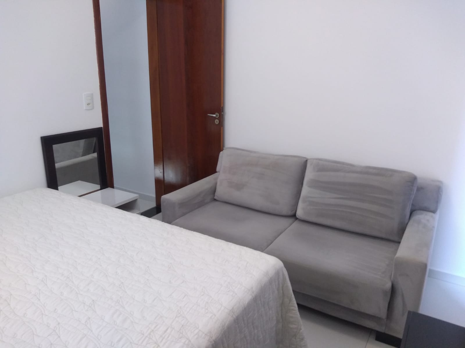 Sobrado Frontal de Esquina na Vila Carrão Semi Mobiliado - 85m² de Área Construída