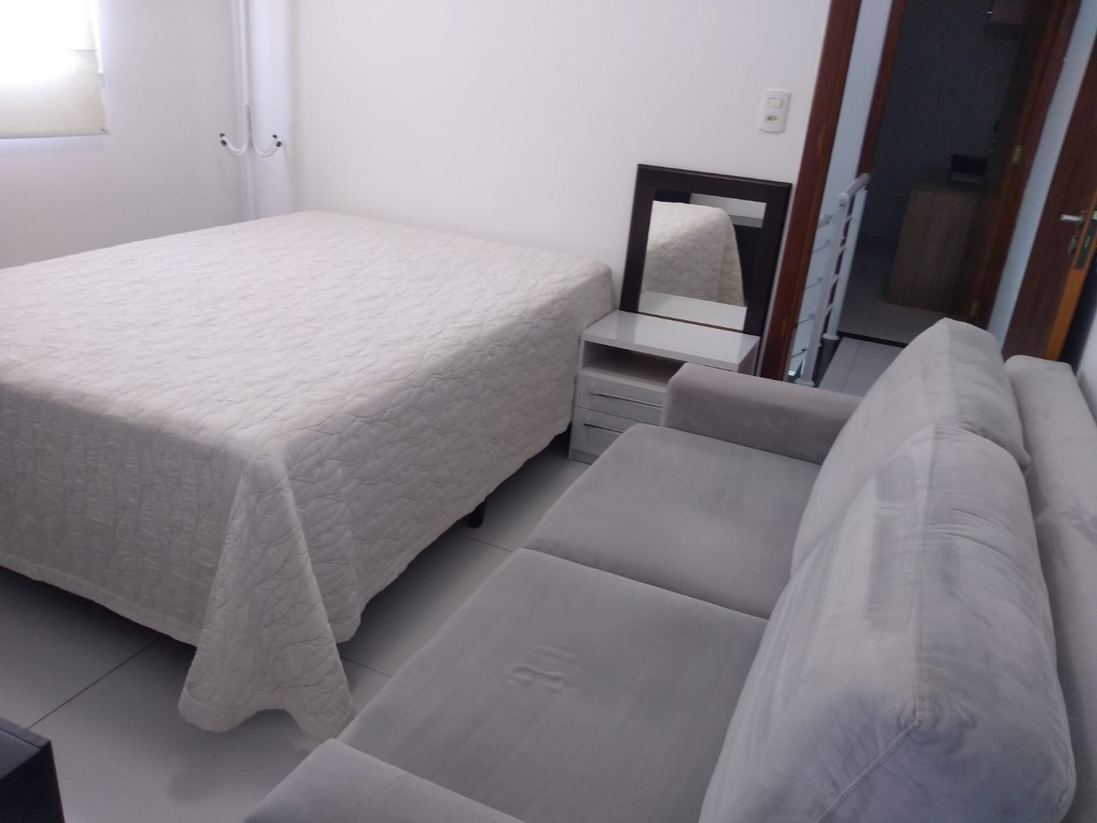 Sobrado Frontal de Esquina na Vila Carrão Semi Mobiliado - 85m² de Área Construída